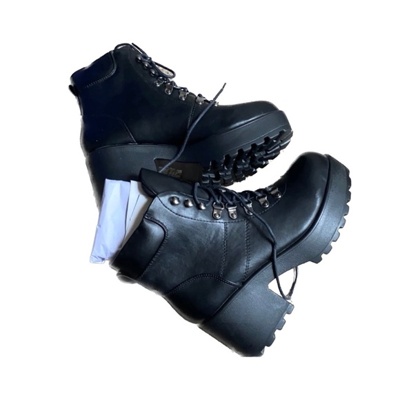 Nasty Gal Chunky Lace Up Platform Boots - Picture 2 of 7